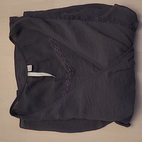 EUC Lauren Conrad Charcoal Grey Peasent Blouse with Builtn Camisole - Picture 14 of 15